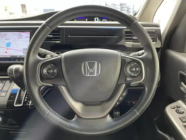 ホンダ ステップワゴン スパーダ クールスピリット 滋賀県 2016(平28)年 6.8万km プレミアムスパークルブラックパール 禁煙車/純正9型ナビ【CD/DVD/Bluetooth/フルセグ】/バックカメラ/両側パワースライドドア/フリップダウンモニター/前後ドラレコ/D/Nシートヒーター/ハーフレザーシート/ビルトインETC/ホンダセンシング/パドルシフト/WAC/ステアリングリモコン/プッシュスタート/スマートキー