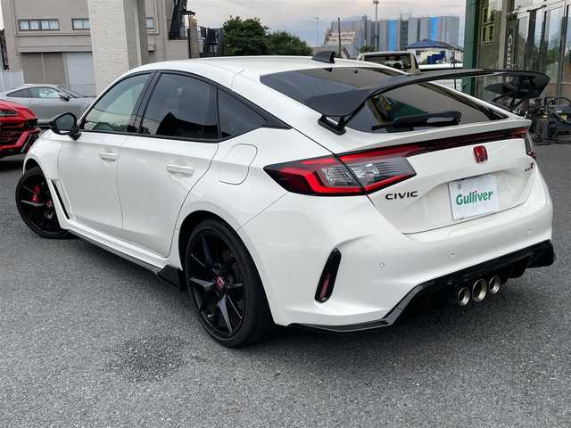 ホンダ シビック タイプR 神奈川県 2023(令5)年 0.7万km チャンピオンシップホワイト ワンオーナー/純正メモリーナビ・地デジTV/純正USB/BT再生/バックモニター/ビルトインETC2.0/純正19インチAW/ブレンボブレーキ/LEDライト/ホンダセンシング/レーダークルーズコントロール/PCS/LKA/BSM/コーナーセンサー/プッシュスタート/スマートキー×2/保証書・取説あり