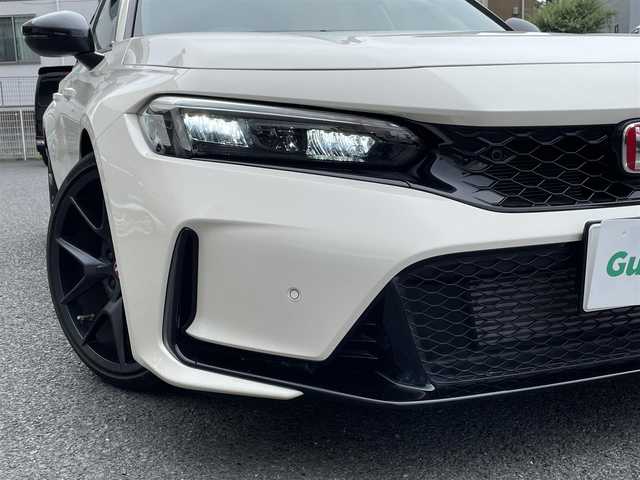 ホンダ シビック タイプR 神奈川県 2023(令5)年 0.7万km チャンピオンシップホワイト ワンオーナー/純正メモリーナビ・地デジTV/純正USB/BT再生/バックモニター/ビルトインETC2.0/純正19インチAW/ブレンボブレーキ/LEDライト/ホンダセンシング/レーダークルーズコントロール/PCS/LKA/BSM/コーナーセンサー/プッシュスタート/スマートキー×2/保証書・取説あり