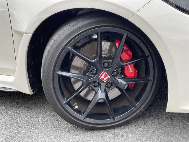 ホンダ シビック タイプR 神奈川県 2023(令5)年 0.7万km チャンピオンシップホワイト ワンオーナー/純正メモリーナビ・地デジTV/純正USB/BT再生/バックモニター/ビルトインETC2.0/純正19インチAW/ブレンボブレーキ/LEDライト/ホンダセンシング/レーダークルーズコントロール/PCS/LKA/BSM/コーナーセンサー/プッシュスタート/スマートキー×2/保証書・取説あり