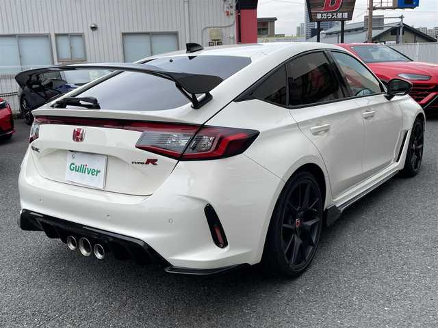 ホンダ シビック タイプR 神奈川県 2023(令5)年 0.7万km チャンピオンシップホワイト ワンオーナー/純正メモリーナビ・地デジTV/純正USB/BT再生/バックモニター/ビルトインETC2.0/純正19インチAW/ブレンボブレーキ/LEDライト/ホンダセンシング/レーダークルーズコントロール/PCS/LKA/BSM/コーナーセンサー/プッシュスタート/スマートキー×2/保証書・取説あり