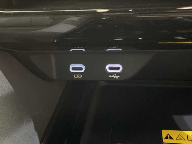 トヨタ ヴェルファイア ハイブリット Z プレミア 愛媛県 2024(令6)年 0.7万km スパークリングブラックパールクリスタルシャイン トヨタセーフティーセンス/左右独立ムーンルーフ/14インチディスプレイオーディオ/フルセグTV　AppleCarPlay AndroidAuto/Bluetooth/シートヒーター/全周囲カメラ/アダプティブクルーズコントロール/ブラインドスポットモニター/デジタルインナーミラー/パワーバックドア/エグゼクティブパワーシート（プレミアムナッパ本革シート表皮）/パワーオットマン/大型アームレスト（カップホルダー各席1個）/折り畳み式サイドテーブル/快適温熱シート