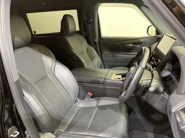 トヨタ ヴェルファイア ハイブリット Z プレミア 愛媛県 2024(令6)年 0.7万km スパークリングブラックパールクリスタルシャイン トヨタセーフティーセンス/左右独立ムーンルーフ/14インチディスプレイオーディオ/フルセグTV　AppleCarPlay AndroidAuto/Bluetooth/シートヒーター/全周囲カメラ/アダプティブクルーズコントロール/ブラインドスポットモニター/デジタルインナーミラー/パワーバックドア/エグゼクティブパワーシート（プレミアムナッパ本革シート表皮）/パワーオットマン/大型アームレスト（カップホルダー各席1個）/折り畳み式サイドテーブル/快適温熱シート