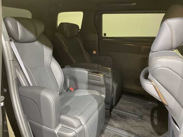 トヨタ ヴェルファイア ハイブリット Z プレミア 愛媛県 2024(令6)年 0.7万km スパークリングブラックパールクリスタルシャイン トヨタセーフティーセンス/左右独立ムーンルーフ/14インチディスプレイオーディオ/フルセグTV　AppleCarPlay AndroidAuto/Bluetooth/シートヒーター/全周囲カメラ/アダプティブクルーズコントロール/ブラインドスポットモニター/デジタルインナーミラー/パワーバックドア/エグゼクティブパワーシート（プレミアムナッパ本革シート表皮）/パワーオットマン/大型アームレスト（カップホルダー各席1個）/折り畳み式サイドテーブル/快適温熱シート