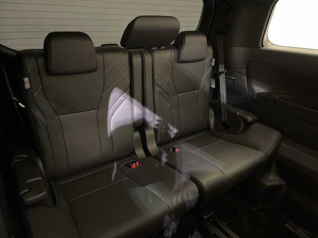 トヨタ ヴェルファイア ハイブリット Z プレミア 愛媛県 2024(令6)年 0.7万km スパークリングブラックパールクリスタルシャイン トヨタセーフティーセンス/左右独立ムーンルーフ/14インチディスプレイオーディオ/フルセグTV　AppleCarPlay AndroidAuto/Bluetooth/シートヒーター/全周囲カメラ/アダプティブクルーズコントロール/ブラインドスポットモニター/デジタルインナーミラー/パワーバックドア/エグゼクティブパワーシート（プレミアムナッパ本革シート表皮）/パワーオットマン/大型アームレスト（カップホルダー各席1個）/折り畳み式サイドテーブル/快適温熱シート