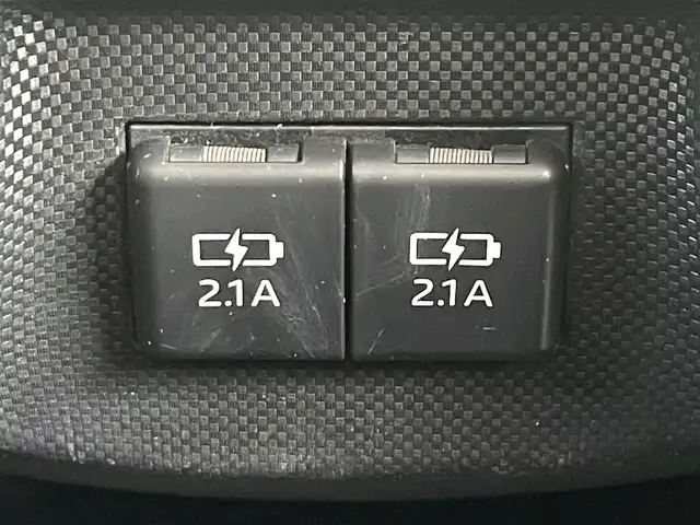 ダイハツ ロッキー G 滋賀県 2020(令2)年 3.8万km ブラックマイカメタリック/コンパーノレッド 純正9型ナビ　/・フルセグTV/・CD/・DVD/・Bluetooth/・USB/・HDMI/・バックカメラ/ドラレコ/ETC/次世代スマートアシスト/・衝突被害軽減システム/・車線逸脱警報抑制機能/・レーダークルーズコントロール/・誤発進抑制機能/・ふらつき警報/・先行車発進お知らせ機能/・進入禁止標識認識機能/・オートハイビーム/・サイドビューランプ/シートヒーター/コーナーセンサー/オートライト/フォグランプ/電格ウィンカーミラー