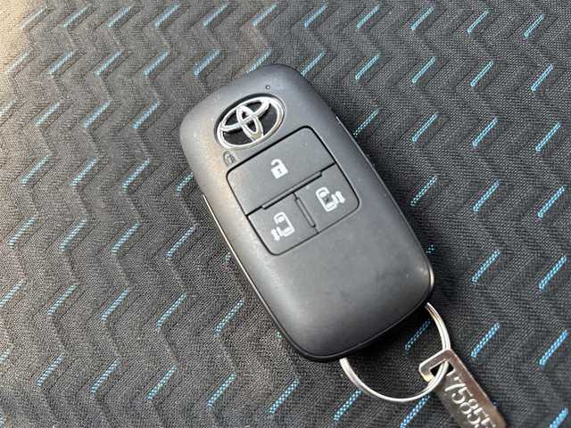 トヨタ ルーミー カスタムG 奈良県 2020(令2)年 1万km ブラックマイカメタリック 社外SDナビ　/ワンセグ　/Bluetooth　/バックカメラ　/ETC　/前後ドライブレコーダー　/社外フロアマット　/両側パワースライドドア　/純正アルミホイール　/衝突被害軽減ブレーキ　/オートLEDライト