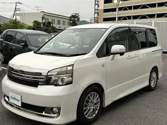 トヨタ ヴォクシー ZS G’s 静岡県 2010(平22)年 9.2万km 白 純性SDナビ（NHZN-W60G 76045）/ 【CD/DVD/BT/地デジTV】/純性LEDヘッドライト/社外16インチAW/G`sフロアマット/G`sエアロパーツ/ウォークスルー/バックカメラ/ETC/スマートキー/3列シート/Bluetooth接続/両側パワースライドドア/フルフラットシート/7人乗り/エンジンスタートボタン