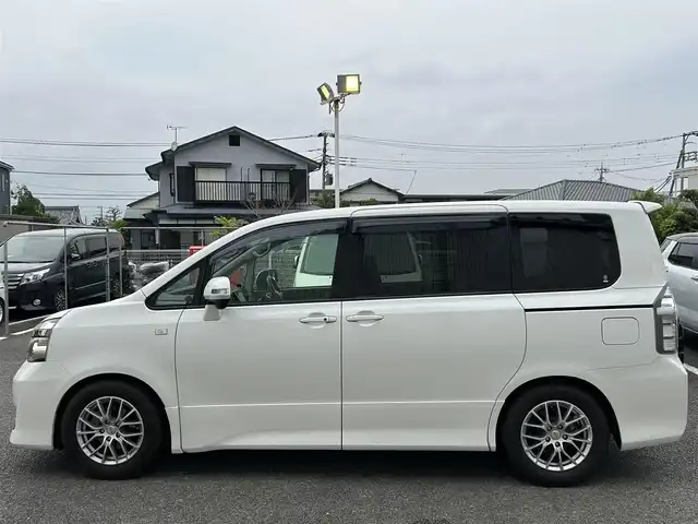 トヨタ ヴォクシー ZS G’s 静岡県 2010(平22)年 9.2万km 白 純性SDナビ（NHZN-W60G 76045）/ 【CD/DVD/BT/地デジTV】/純性LEDヘッドライト/社外16インチAW/G`sフロアマット/G`sエアロパーツ/ウォークスルー/バックカメラ/ETC/スマートキー/3列シート/Bluetooth接続/両側パワースライドドア/フルフラットシート/7人乗り/エンジンスタートボタン