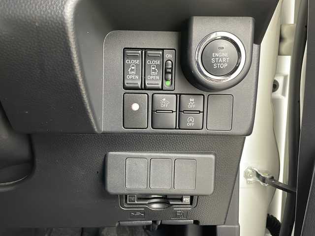 トヨタ ルーミー カスタムG S 千葉県 2018(平30)年 5.1万km パールホワイトⅢ 衝突軽減ブレーキ/レーンキープアシスト/両側パワースライドア/純正9インチメモリナビ/　CD/DVD/BT/フルセグTV/ビルトインETC/バックカメラ/クルーズコントロール/前席シートヒーター/ステアリングスイッチ/革巻きステアリング/電動格納ミラー/スマートキー＆プッシュスタート/純正14インチアルミホイール/LEDヘッドライト/フォグライト