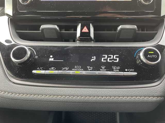 トヨタ カローラツーリング ハイブリッド ダブルバイビー 静岡県 2020(令2)年 6.3万km ホワイトパールクリスタルシャイン ●純正ディスプレイオーディオ（ナビ付き）/（12M66）/●バックカメラ/●レーダークルーズコントロール/●衝突軽減ブレーキ/●レーンキープアシスト/●前後コーナーセンサー/●オートブレーキホールド/●電動パーキングブレーキ/●LED/●オートライト/●オートマチックハイビーム/●革巻きステアリング/●ステアリングスイッチ/●電動格納ウインカーミラー/●ETC/●純正フロアマット/●ドアバイザー/●ドライブレコーダー/●プッシュスタート/●スマートキー/●スペアキー1本/●横滑り防止装置/●純正17インチアルミホイール/●W+サイド+カーテンSRS+ABS/●取扱説明書