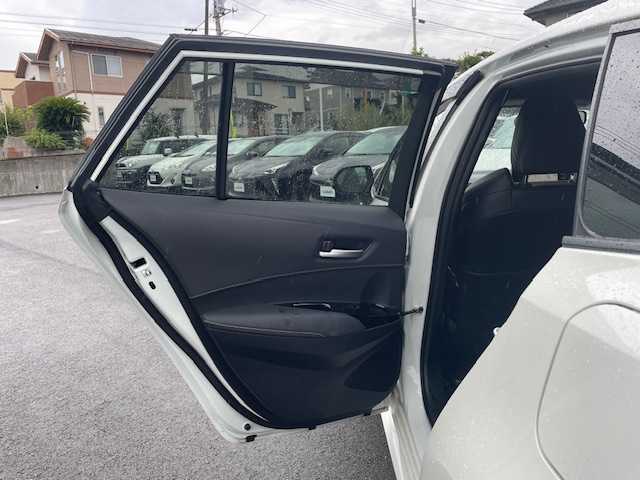 トヨタ カローラツーリング ハイブリッド ダブルバイビー 静岡県 2020(令2)年 6.3万km ホワイトパールクリスタルシャイン ●純正ディスプレイオーディオ（ナビ付き）/（12M66）/●バックカメラ/●レーダークルーズコントロール/●衝突軽減ブレーキ/●レーンキープアシスト/●前後コーナーセンサー/●オートブレーキホールド/●電動パーキングブレーキ/●LED/●オートライト/●オートマチックハイビーム/●革巻きステアリング/●ステアリングスイッチ/●電動格納ウインカーミラー/●ETC/●純正フロアマット/●ドアバイザー/●ドライブレコーダー/●プッシュスタート/●スマートキー/●スペアキー1本/●横滑り防止装置/●純正17インチアルミホイール/●W+サイド+カーテンSRS+ABS/●取扱説明書