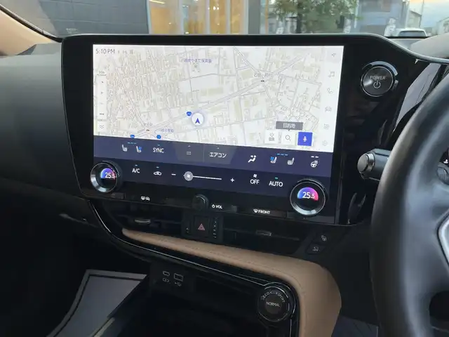レクサス ＮＸ 350h バージョンL 埼玉県 2023(令5)年 0.8万km グラファイトブラックガラスフレーク ワンオーナー/ガラスムーンルーフ/衝突被害軽減ブレーキ/レーンキープアシスト/ブラウンレザーシート/エアシート＆シートヒーター/純正ナビ/・Miracast/BT/USB/ETC2.0/ヘッドアップディスプレイ/・フルセグテレビ/電動格納サードシート/プッシュスタート/LEDヘッドライト/オートヘッドライト/オートマチックハイビーム/ダウンヒルアシストコントロール