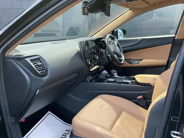 レクサス ＮＸ 350h バージョンL 埼玉県 2023(令5)年 0.8万km グラファイトブラックガラスフレーク ワンオーナー/ガラスムーンルーフ/衝突被害軽減ブレーキ/レーンキープアシスト/ブラウンレザーシート/エアシート＆シートヒーター/純正ナビ/・Miracast/BT/USB/ETC2.0/ヘッドアップディスプレイ/・フルセグテレビ/電動格納サードシート/プッシュスタート/LEDヘッドライト/オートヘッドライト/オートマチックハイビーム/ダウンヒルアシストコントロール