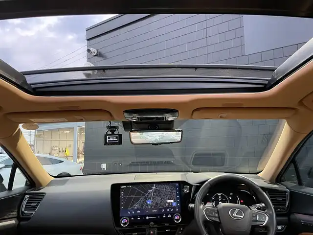 レクサス ＮＸ 350h バージョンL 埼玉県 2023(令5)年 0.8万km グラファイトブラックガラスフレーク ワンオーナー/ガラスムーンルーフ/衝突被害軽減ブレーキ/レーンキープアシスト/ブラウンレザーシート/エアシート＆シートヒーター/純正ナビ/・Miracast/BT/USB/ETC2.0/ヘッドアップディスプレイ/・フルセグテレビ/電動格納サードシート/プッシュスタート/LEDヘッドライト/オートヘッドライト/オートマチックハイビーム/ダウンヒルアシストコントロール