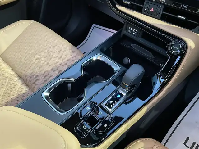 レクサス ＮＸ 350h バージョンL 埼玉県 2023(令5)年 0.8万km グラファイトブラックガラスフレーク ワンオーナー/ガラスムーンルーフ/衝突被害軽減ブレーキ/レーンキープアシスト/ブラウンレザーシート/エアシート＆シートヒーター/純正ナビ/・Miracast/BT/USB/ETC2.0/ヘッドアップディスプレイ/・フルセグテレビ/電動格納サードシート/プッシュスタート/LEDヘッドライト/オートヘッドライト/オートマチックハイビーム/ダウンヒルアシストコントロール