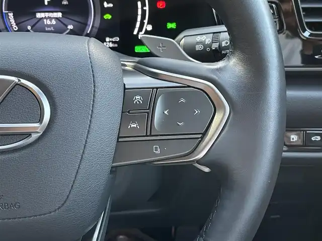 レクサス ＮＸ 350h バージョンL 埼玉県 2023(令5)年 0.8万km グラファイトブラックガラスフレーク ワンオーナー/ガラスムーンルーフ/衝突被害軽減ブレーキ/レーンキープアシスト/ブラウンレザーシート/エアシート＆シートヒーター/純正ナビ/・Miracast/BT/USB/ETC2.0/ヘッドアップディスプレイ/・フルセグテレビ/電動格納サードシート/プッシュスタート/LEDヘッドライト/オートヘッドライト/オートマチックハイビーム/ダウンヒルアシストコントロール