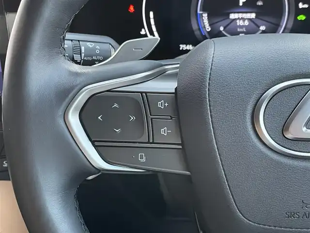 レクサス ＮＸ 350h バージョンL 埼玉県 2023(令5)年 0.8万km グラファイトブラックガラスフレーク ワンオーナー/ガラスムーンルーフ/衝突被害軽減ブレーキ/レーンキープアシスト/ブラウンレザーシート/エアシート＆シートヒーター/純正ナビ/・Miracast/BT/USB/ETC2.0/ヘッドアップディスプレイ/・フルセグテレビ/電動格納サードシート/プッシュスタート/LEDヘッドライト/オートヘッドライト/オートマチックハイビーム/ダウンヒルアシストコントロール