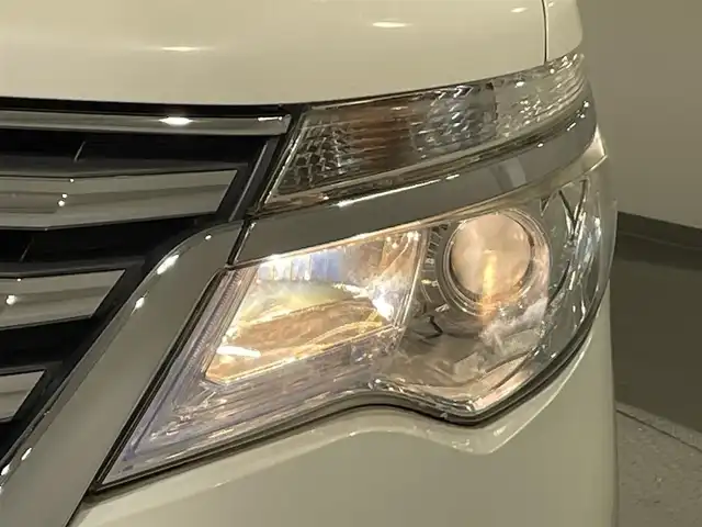 日産 セレナ ハイウェイスター Sハイブリッド 愛知県 2014(平26)年 9.2万km ブリリアントホワイトパール 純正ナビ　/（Bluetooth/FM/AM/地デジ/SD)/アラウンドビューモニター　/衝突軽減ブレーキ　/前後ドライブレコーダー　/ビルトインＥＴＣ　/片側パワースライドドア　/コーナーセンサー　/後席サンシェード　/純正フロアマット　/アイドリングストップ/プッシュスタート/　　-スマートキー