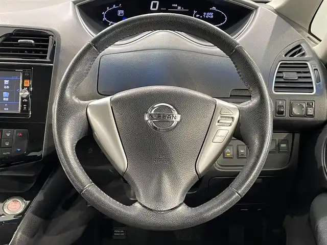 日産 セレナ ハイウェイスター Sハイブリッド 愛知県 2014(平26)年 9.2万km ブリリアントホワイトパール 純正ナビ　/（Bluetooth/FM/AM/地デジ/SD)/アラウンドビューモニター　/衝突軽減ブレーキ　/前後ドライブレコーダー　/ビルトインＥＴＣ　/片側パワースライドドア　/コーナーセンサー　/後席サンシェード　/純正フロアマット　/アイドリングストップ/プッシュスタート/　　-スマートキー