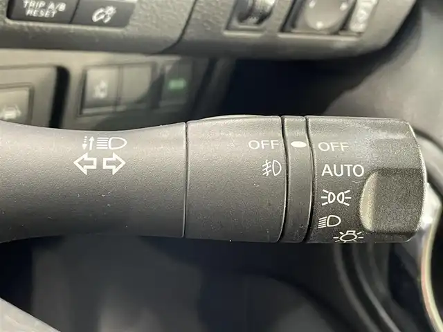 日産 セレナ ハイウェイスター Sハイブリッド 愛知県 2014(平26)年 9.2万km ブリリアントホワイトパール 純正ナビ　/（Bluetooth/FM/AM/地デジ/SD)/アラウンドビューモニター　/衝突軽減ブレーキ　/前後ドライブレコーダー　/ビルトインＥＴＣ　/片側パワースライドドア　/コーナーセンサー　/後席サンシェード　/純正フロアマット　/アイドリングストップ/プッシュスタート/　　-スマートキー