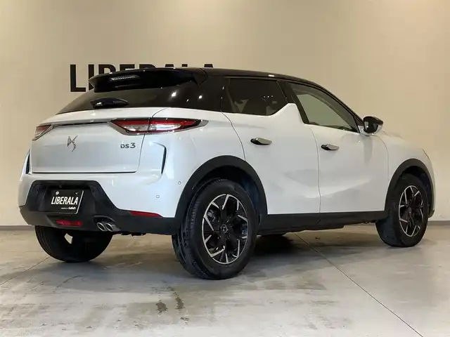 ＤＳオートモビル ＤＳ３ クロスバック ソーシック 熊本県 2021(令3)年 2.5万km BLANC PERLE NACRE ・スマートキー/・プッシュスタート/・アクティブセーフティブレーキ/・トラフィックサインインフォメーション/・ブラインドスポットモニター/・アダプティブライト/・パーキングセンサー/・クルーズコントロール(追従式)/・ハーフレザーシート/・純正メモリナビ/　【Bluetooth・USB・AppleCarPlay・AndroidAuto】/・フルセグTV/・バックカメラ/・ETC/・ドライブレコーダー（前方録画）/・ワイヤレス充電/・LEDヘッドランプ/・純正マット/・保証書/取説