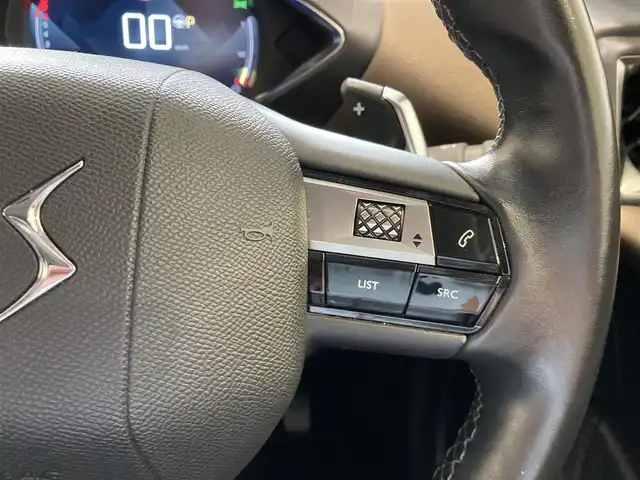 ＤＳオートモビル ＤＳ３ クロスバック ソーシック 熊本県 2021(令3)年 2.5万km BLANC PERLE NACRE ・スマートキー/・プッシュスタート/・アクティブセーフティブレーキ/・トラフィックサインインフォメーション/・ブラインドスポットモニター/・アダプティブライト/・パーキングセンサー/・クルーズコントロール(追従式)/・ハーフレザーシート/・純正メモリナビ/　【Bluetooth・USB・AppleCarPlay・AndroidAuto】/・フルセグTV/・バックカメラ/・ETC/・ドライブレコーダー（前方録画）/・ワイヤレス充電/・LEDヘッドランプ/・純正マット/・保証書/取説