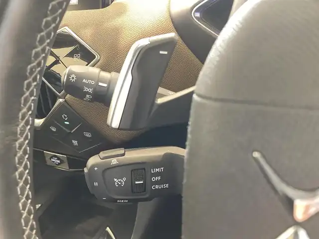 ＤＳオートモビル ＤＳ３ クロスバック ソーシック 熊本県 2021(令3)年 2.5万km BLANC PERLE NACRE ・スマートキー/・プッシュスタート/・アクティブセーフティブレーキ/・トラフィックサインインフォメーション/・ブラインドスポットモニター/・アダプティブライト/・パーキングセンサー/・クルーズコントロール(追従式)/・ハーフレザーシート/・純正メモリナビ/　【Bluetooth・USB・AppleCarPlay・AndroidAuto】/・フルセグTV/・バックカメラ/・ETC/・ドライブレコーダー（前方録画）/・ワイヤレス充電/・LEDヘッドランプ/・純正マット/・保証書/取説