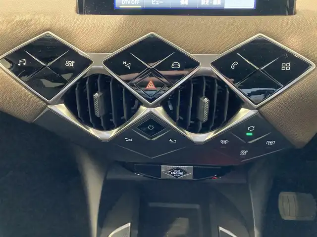 ＤＳオートモビル ＤＳ３ クロスバック ソーシック 熊本県 2021(令3)年 2.5万km BLANC PERLE NACRE ・スマートキー/・プッシュスタート/・アクティブセーフティブレーキ/・トラフィックサインインフォメーション/・ブラインドスポットモニター/・アダプティブライト/・パーキングセンサー/・クルーズコントロール(追従式)/・ハーフレザーシート/・純正メモリナビ/　【Bluetooth・USB・AppleCarPlay・AndroidAuto】/・フルセグTV/・バックカメラ/・ETC/・ドライブレコーダー（前方録画）/・ワイヤレス充電/・LEDヘッドランプ/・純正マット/・保証書/取説