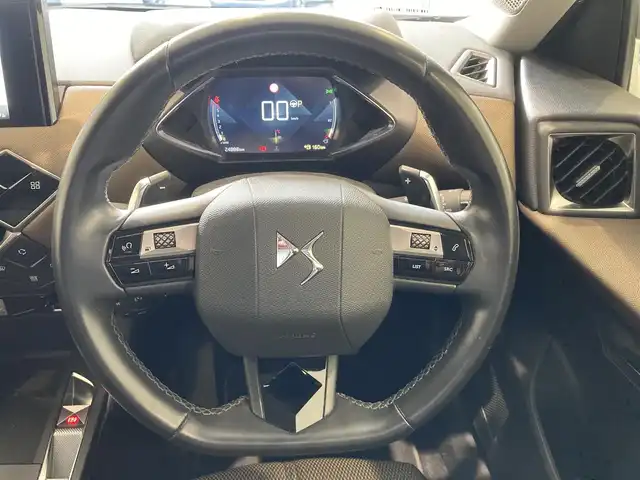 ＤＳオートモビル ＤＳ３ クロスバック ソーシック 熊本県 2021(令3)年 2.5万km BLANC PERLE NACRE ・スマートキー/・プッシュスタート/・アクティブセーフティブレーキ/・トラフィックサインインフォメーション/・ブラインドスポットモニター/・アダプティブライト/・パーキングセンサー/・クルーズコントロール(追従式)/・ハーフレザーシート/・純正メモリナビ/　【Bluetooth・USB・AppleCarPlay・AndroidAuto】/・フルセグTV/・バックカメラ/・ETC/・ドライブレコーダー（前方録画）/・ワイヤレス充電/・LEDヘッドランプ/・純正マット/・保証書/取説