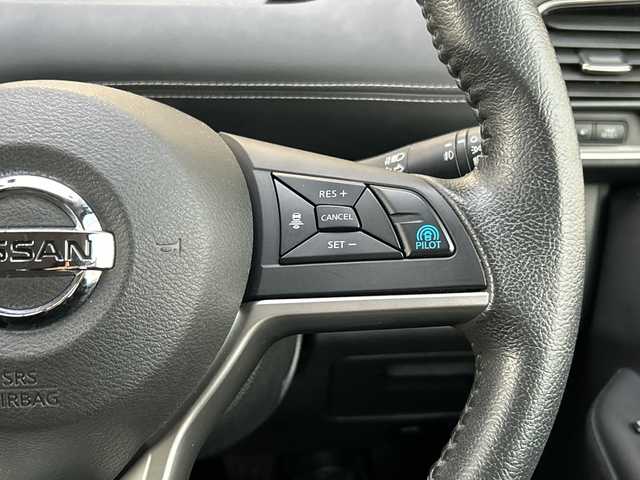 日産 セレナ ハイウェイスター 富山県 2016(平28)年 7.8万km マルーンレッド 2トーン ４WD/プロパイロット/純正12.1インチフリップダウンモニター/純正9インチSDナビゲーション/型式：MM516-D/【CD/DVD/SD/BT/AUX/フルセグTV】/アラウンドビューモニター/ビルトインETC/純正ドライブレコーダー前/両側パワースライドドア/パーキングアシスト/純正フロアマット/純正15インチAW/スマートキー