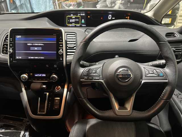 日産 セレナ ハイウェイスター 富山県 2016(平28)年 7.8万km マルーンレッド 2トーン ４WD/プロパイロット/純正12.1インチフリップダウンモニター/純正9インチSDナビゲーション/型式：MM516-D/【CD/DVD/SD/BT/AUX/フルセグTV】/アラウンドビューモニター/ビルトインETC/純正ドライブレコーダー前/両側パワースライドドア/パーキングアシスト/純正フロアマット/純正15インチAW/スマートキー