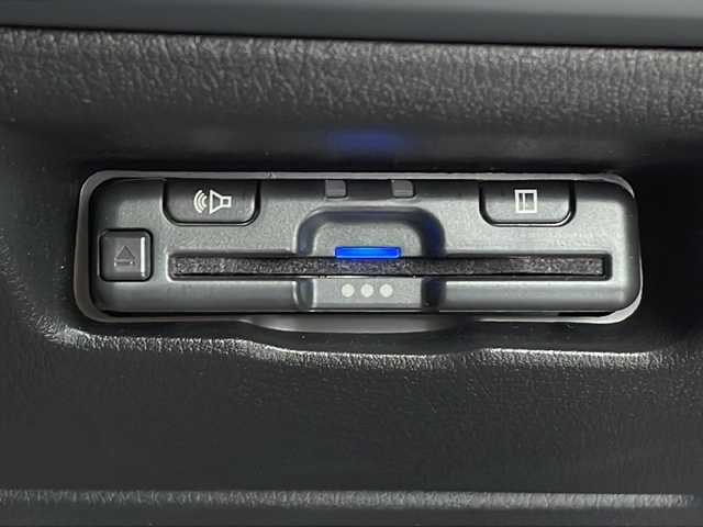 マツダ マツダ３ファストバック 15S ツーリング 三重県 2024(令6)年 1.4万km スノーフレイクホワイトパールマイカ 純正SDナビ(AM/FM/TV/BT)/フルセグTV/全周囲カメラ/BSM/マツダプロアクティブセーフティ/ワイヤレス充電器/レーダークルーズコントロール/コーナーセンサー/ビルトインETC/タイプC給電/電子パーキング/GPSレーダー/革巻きステアリング/オートハイビーム/電動格納ミラー/スペアキー/禁煙車