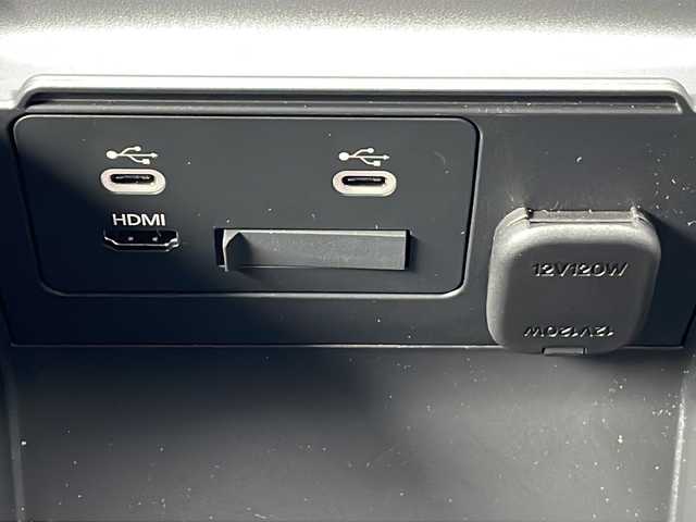 マツダ マツダ３ファストバック 15S ツーリング 三重県 2024(令6)年 1.4万km スノーフレイクホワイトパールマイカ 純正SDナビ(AM/FM/TV/BT)/フルセグTV/全周囲カメラ/BSM/マツダプロアクティブセーフティ/ワイヤレス充電器/レーダークルーズコントロール/コーナーセンサー/ビルトインETC/タイプC給電/電子パーキング/GPSレーダー/革巻きステアリング/オートハイビーム/電動格納ミラー/スペアキー/禁煙車
