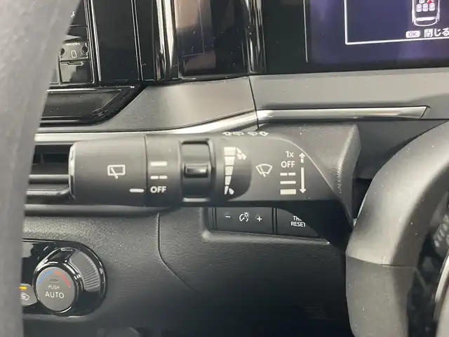 日産 ノート X 愛知県 2024(令6)年 0.3万km ダークメタルグレー 禁煙車/純正9インチナビ/（AM/FM/Bluetooth/フルセグTV)/バックカメラ/エマージェンシーブレーキ/車線逸脱警報システム/クリアランスソナー/ETC/前後ドライブレコーダー/スマートキー/スペアキー有/電子パーキング/プッシュスタート/フロアマット/横滑り防止装置/LEDヘッドライト