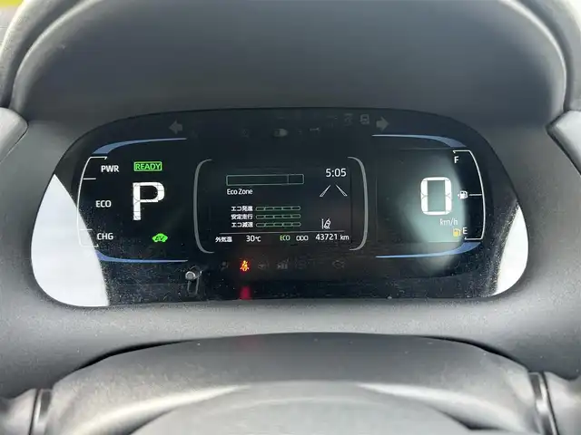 トヨタ アクア Z 岡山県 2022(令4)年 4.4万km シルバーM 純正10.5インチディスプレイオーディオ/【ナビ/フルセグTV/USB/Bluetooth/Carplay】/パノラミックビューモニター/ブラインドスポットモニター/レーダークルーズコントロール/ビルトインETC2.0/LEDヘッドライト/LEDフォグランプ/オートライト/オートハイビーム/100V電源/コーナーセンサー（前後）/純正ドライブレコーダー（前後）/レーンキープアシスト/ステアリングスイッチ/踏み間違い防止装置/シートリフター/アイドリングストップ/ドアバイザー/ウインカーミラー/スマートキー×2/取扱説明書