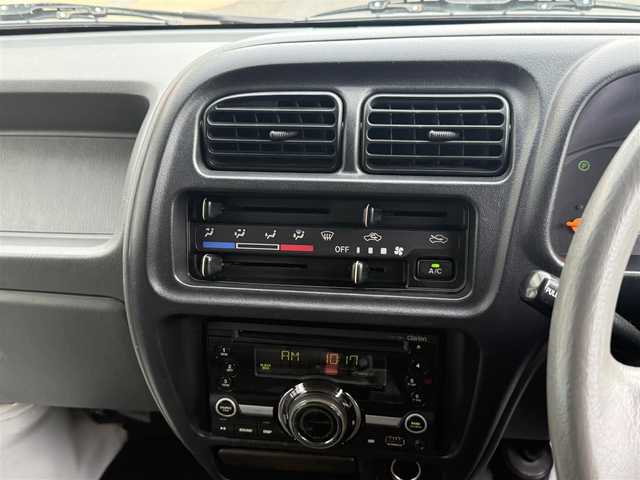 スズキ エブリイ PA 長崎県 2001(平13)年 5.1万km パール CD/AM.FM/全席シートカバー/VWバス仕様/パールホワイト全塗装/シガーソケット/ドアバイザー/普通車登録　構造変更済み