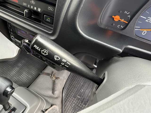 スズキ エブリイ PA 長崎県 2001(平13)年 5.1万km パール CD/AM.FM/全席シートカバー/VWバス仕様/パールホワイト全塗装/シガーソケット/ドアバイザー/普通車登録　構造変更済み