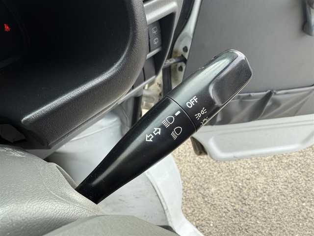 スズキ エブリイ PA 長崎県 2001(平13)年 5.1万km パール CD/AM.FM/全席シートカバー/VWバス仕様/パールホワイト全塗装/シガーソケット/ドアバイザー/普通車登録　構造変更済み