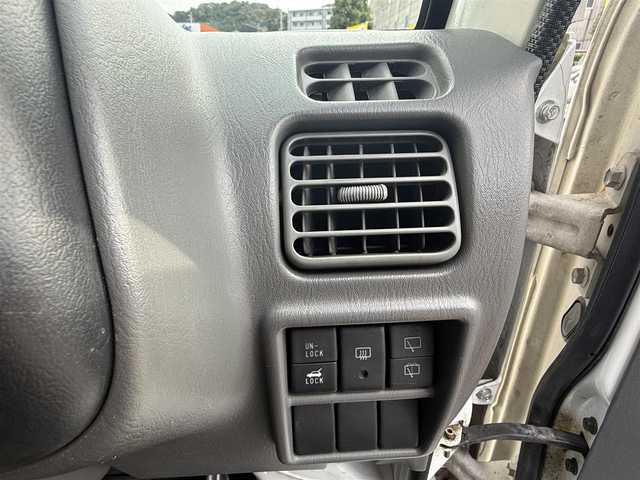 スズキ エブリイ PA 長崎県 2001(平13)年 5.1万km パール CD/AM.FM/全席シートカバー/VWバス仕様/パールホワイト全塗装/シガーソケット/ドアバイザー/普通車登録　構造変更済み