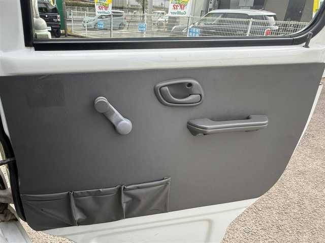 スズキ エブリイ PA 長崎県 2001(平13)年 5.1万km パール CD/AM.FM/全席シートカバー/VWバス仕様/パールホワイト全塗装/シガーソケット/ドアバイザー/普通車登録　構造変更済み