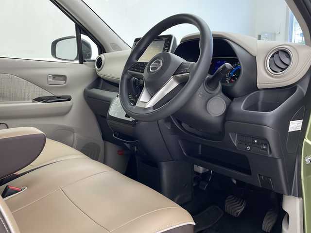 日産 デイズ X 沖縄県 2020(令2)年 4.7万km プレミアムオリーブメタリック 純正９インチナビ　MM319D-L/（ラジオ、ＣＤ、ＤＶＤ、Ｂｌｕｅｔｏｏｔｈ、フルセグＴＶ）　/プッシュスタート/スマートキー/純正フロアマット/ＡＡＣ/オートライト/衝突軽減ブレーキ/電動格納ミラー/純正シートカバー/前後コーナーセンサー/アイドリングストップ/レザー調シートカバー