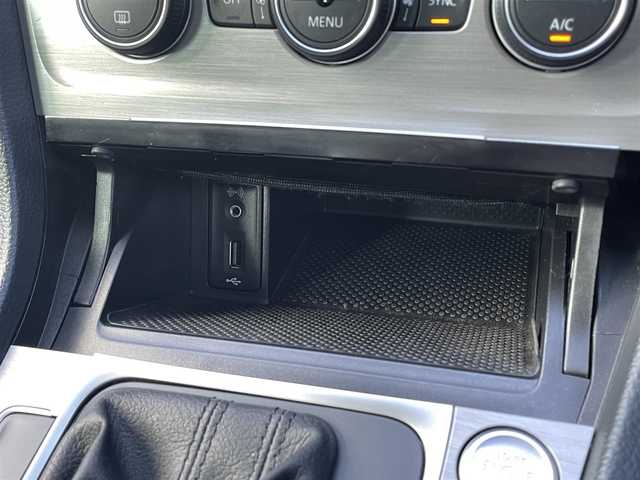 フォルクスワーゲン ゴルフ ヴァリアント TSI コンフォートライン 三重県 2016(平28)年 4.4万km タングステンシルバーメタリック 純正ナビ　/フルセグＴＶ　/ＨＩＤ　/スマートキー　/ＤＶＤ再生　/プリクラッシュ　/前後ドラレコ　/純正１６インチアルミ　/バックカメラ　/Ｂｌｕｅｔｏｏｔｈ　/保証書　/スペアキー　/ＥＴＣ　/オートライト　/ルーフレール