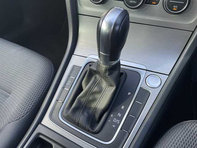 フォルクスワーゲン ゴルフ ヴァリアント TSI コンフォートライン 三重県 2016(平28)年 4.4万km タングステンシルバーメタリック 純正ナビ　/フルセグＴＶ　/ＨＩＤ　/スマートキー　/ＤＶＤ再生　/プリクラッシュ　/前後ドラレコ　/純正１６インチアルミ　/バックカメラ　/Ｂｌｕｅｔｏｏｔｈ　/保証書　/スペアキー　/ＥＴＣ　/オートライト　/ルーフレール