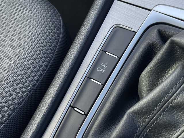 フォルクスワーゲン ゴルフ ヴァリアント TSI コンフォートライン 三重県 2016(平28)年 4.4万km タングステンシルバーメタリック 純正ナビ　/フルセグＴＶ　/ＨＩＤ　/スマートキー　/ＤＶＤ再生　/プリクラッシュ　/前後ドラレコ　/純正１６インチアルミ　/バックカメラ　/Ｂｌｕｅｔｏｏｔｈ　/保証書　/スペアキー　/ＥＴＣ　/オートライト　/ルーフレール