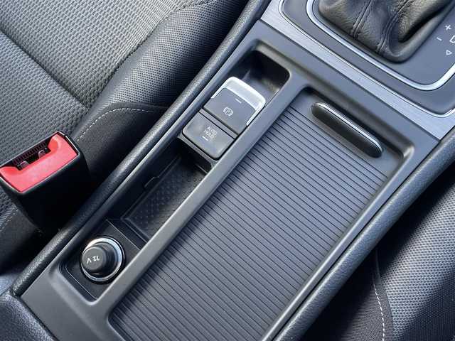 フォルクスワーゲン ゴルフ ヴァリアント TSI コンフォートライン 三重県 2016(平28)年 4.4万km タングステンシルバーメタリック 純正ナビ　/フルセグＴＶ　/ＨＩＤ　/スマートキー　/ＤＶＤ再生　/プリクラッシュ　/前後ドラレコ　/純正１６インチアルミ　/バックカメラ　/Ｂｌｕｅｔｏｏｔｈ　/保証書　/スペアキー　/ＥＴＣ　/オートライト　/ルーフレール