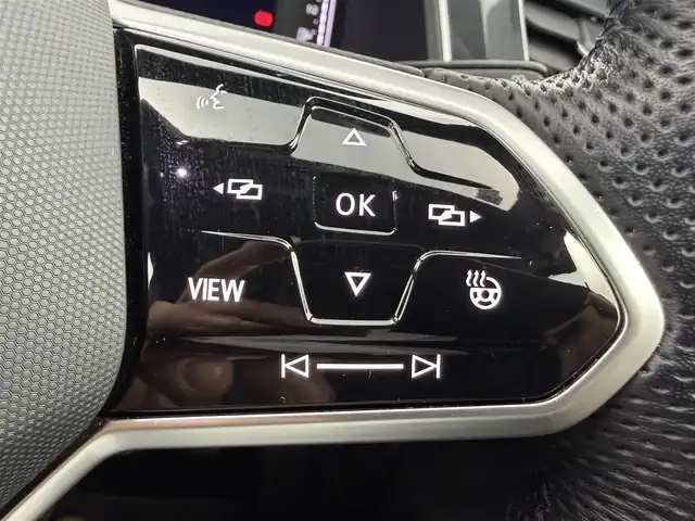 フォルクスワーゲン ティグアン TSI Rライン 愛知県 2022(令4)年 2.2万km 黒 ワンオーナー/純正9インチナビ/アラウンドビューカメラ/プリクラッシュブレーキシステム/アダプティブクルーズコントロール/横滑り防止装置/コーナーセンサー/レーンキープアシスト/オートライト/LEDヘッドライト/電動リアゲート/パワーシート/全席シートヒーター/ステアリングヒーター/ETC2.0/純正19インチアルミホイール/純正フロアマット/パーキングアシスト/プッシュスタート/スマートキー/スペアキー