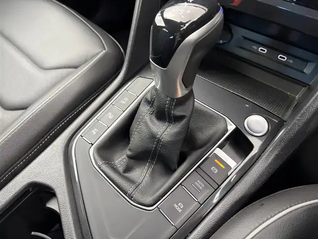 フォルクスワーゲン ティグアン TSI Rライン 愛知県 2022(令4)年 2.2万km 黒 ワンオーナー/純正9インチナビ/アラウンドビューカメラ/プリクラッシュブレーキシステム/アダプティブクルーズコントロール/横滑り防止装置/コーナーセンサー/レーンキープアシスト/オートライト/LEDヘッドライト/電動リアゲート/パワーシート/全席シートヒーター/ステアリングヒーター/ETC2.0/純正19インチアルミホイール/純正フロアマット/パーキングアシスト/プッシュスタート/スマートキー/スペアキー