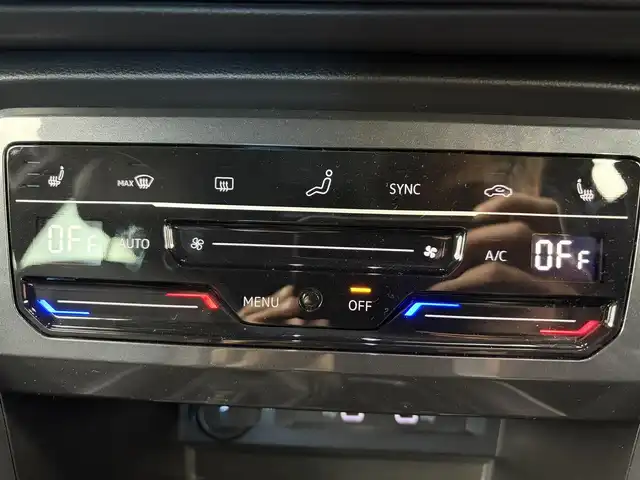 フォルクスワーゲン ティグアン TSI Rライン 愛知県 2022(令4)年 2.2万km 黒 ワンオーナー/純正9インチナビ/アラウンドビューカメラ/プリクラッシュブレーキシステム/アダプティブクルーズコントロール/横滑り防止装置/コーナーセンサー/レーンキープアシスト/オートライト/LEDヘッドライト/電動リアゲート/パワーシート/全席シートヒーター/ステアリングヒーター/ETC2.0/純正19インチアルミホイール/純正フロアマット/パーキングアシスト/プッシュスタート/スマートキー/スペアキー