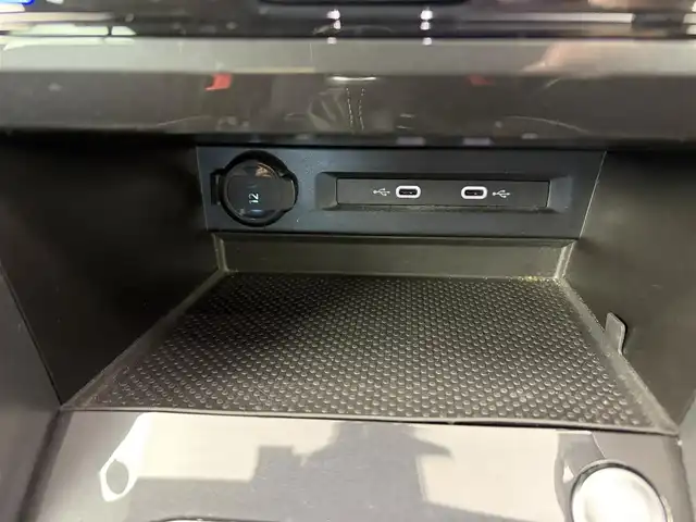 フォルクスワーゲン ティグアン TSI Rライン 愛知県 2022(令4)年 2.2万km 黒 ワンオーナー/純正9インチナビ/アラウンドビューカメラ/プリクラッシュブレーキシステム/アダプティブクルーズコントロール/横滑り防止装置/コーナーセンサー/レーンキープアシスト/オートライト/LEDヘッドライト/電動リアゲート/パワーシート/全席シートヒーター/ステアリングヒーター/ETC2.0/純正19インチアルミホイール/純正フロアマット/パーキングアシスト/プッシュスタート/スマートキー/スペアキー